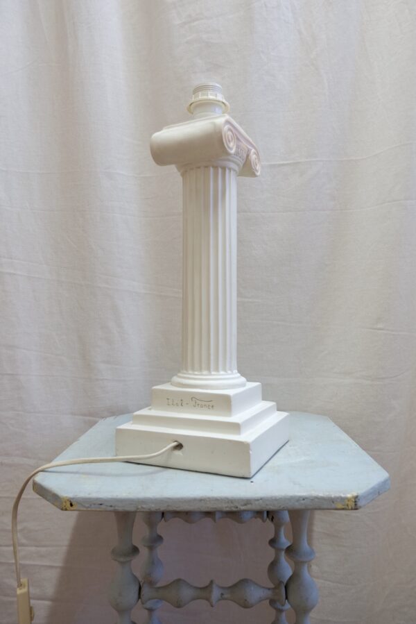 Très grande lampe, colonne grecque