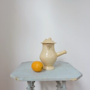 Chevrette 19e en porcelaine beurre