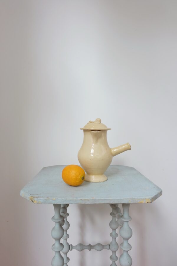 Chevrette 19e en porcelaine beurre